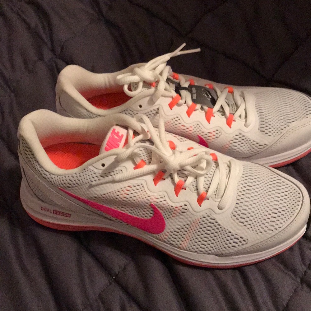 Cute white Nike shoes, Dual Fusion, with pink and coral trim